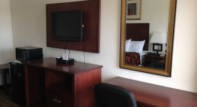 America Inn & Suites, Book Mini-hotel Hoteller i Ridgecrest med parkering, Parkering