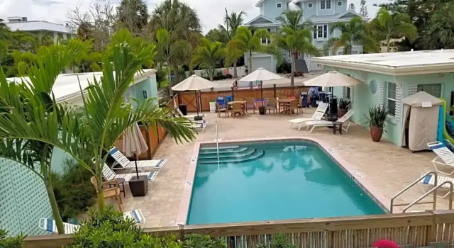 Люкс с балконом Haleys at Anna Maria Island Inn