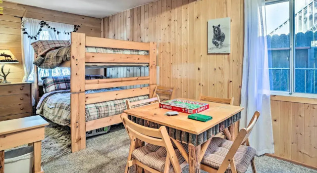 Charming Big Bear Cabin w/ Gas Grill, Забронировать Дом для отпуска Биг-Бэар-Сити San Bernardino Mountains