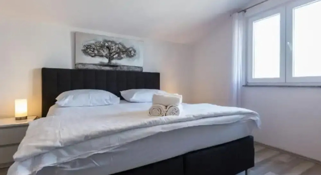 Апартаменты Cozy Three Bedroom Apartment With Terrace in Zadar