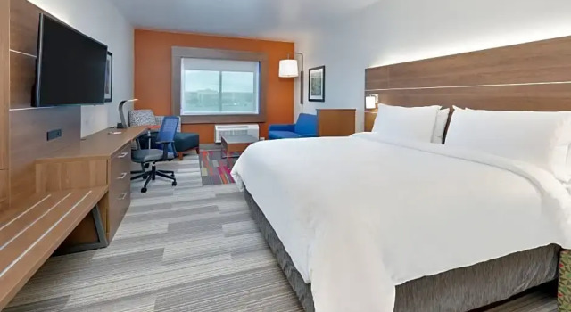 Четырёхместный люкс c 1 комнатой Holiday Inn Express & Suites Plano East - Richardson by IHG