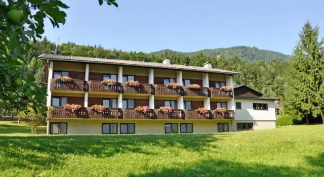 Dorfgasthof Hotel Staberhof, Rezervovat Hotel Hotely v Carinthia s parkováním, Parkování