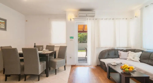 Beautiful Apartment in Supetar With 2 Bedrooms and Wifi, Prenota Appartamento San Pietro di Brazza 