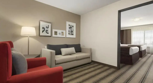 Двухместный люкс c 1 комнатой Country Inn & Suites by Radisson, Springfield Southeast