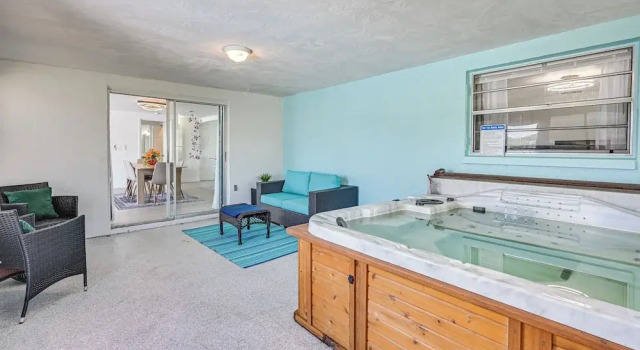 Sunset Views & Hot Tub: Lakefront Holiday Retreat!