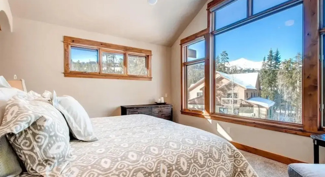 Riverwood 4 Bedroom Home by Redawning, Rezerwuj Dom wakacyjny Hotele w Vail Ski z parkingiem, Parking