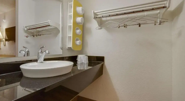 Четырёхместный номер Standard Motel 6-Tempe, AZ - Broadway - ASU