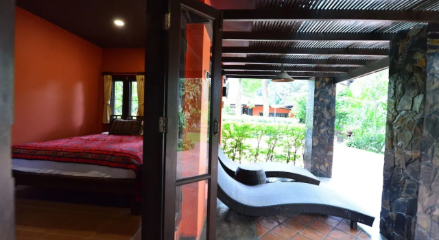 Коттедж Superior с балконом Baan Nai Soi Homestay