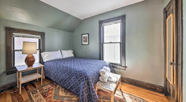 Newly Renovated Home Close to Dtwn Lawrence!