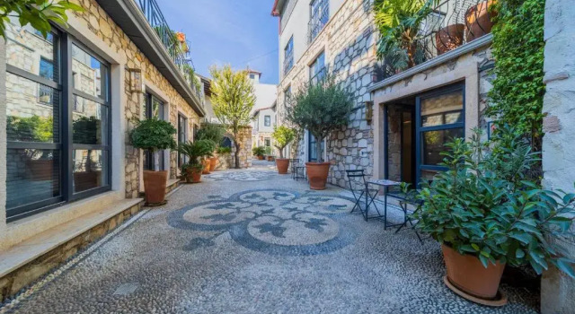 Студия Lovely Garden Flat with Patio near Hadrian's Gate
