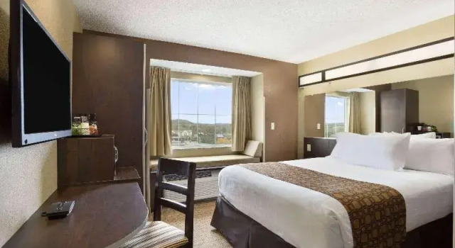 Номер Standard с видом на город Microtel Inn & Suites by Wyndham Cambridge
