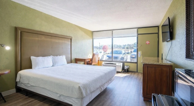 Двухместный номер Comfort с видом на бассейн 1st Place Hotel Decatur I-20 East Atlanta