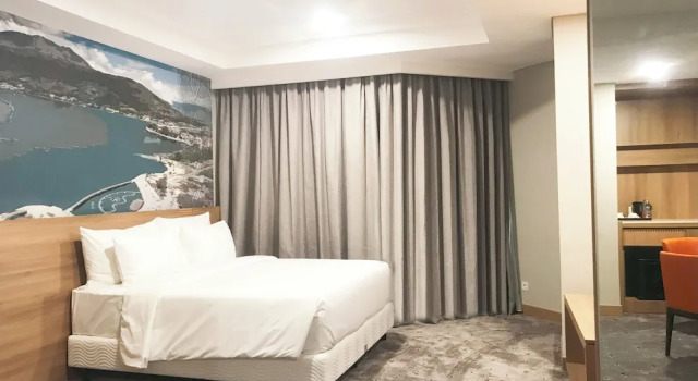 Люкс Executive с балконом Labersa Hotel & Convention Center Samosir