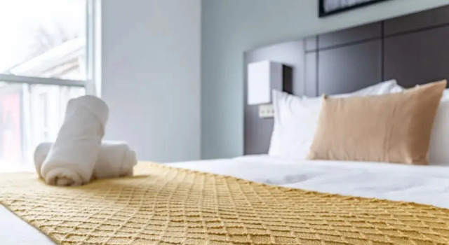 Kensington Place Aparthotel, Забронировать Апарт-отель Апарт-отели Торонто, рядом с Школа искусств и дизайна Онтарио, Апарт-отель