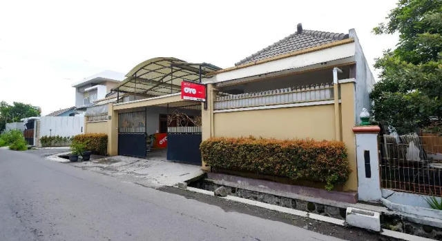 OYO 2737 D'KostNearKraton mangkunegaran, Boek Hotel Solo. Central Java