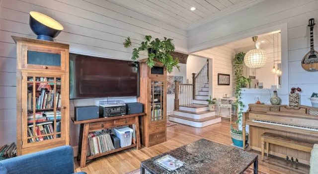 Historic Houston Bungalow ~ 2 Mi to Downtown!