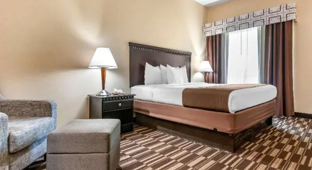 Четырёхместный номер Standard Best Western PLUS Victor Inn & Suites