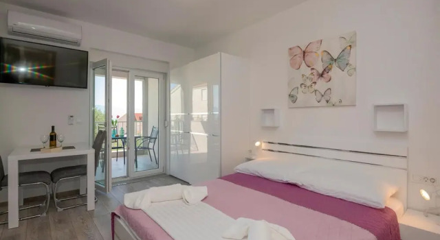 Awesome Apartment in Podaca With Wifi and 2 Bedrooms, Забронировать Апартаменты/квартира Отели Подаца с парковкой, Парковка