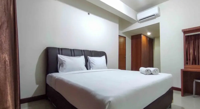 Big And Comfy 3Br At Vida View Apartement, Book Apartment Hotels in Sulawesi with Parking, Parking