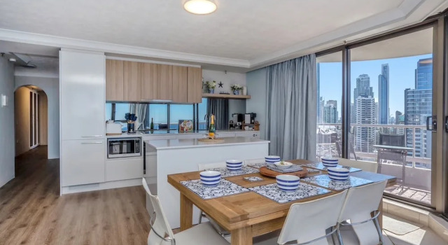 Beach Shack, Newly Renovated, Sea Views, Забронировать Отель Серферс-Парадайс Голд-Кост, рядом с Tower House Business Centre