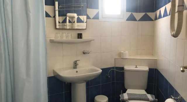 Трёхместный номер Standard Karidis Hotel