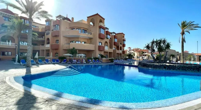 Estudio con AC, Wifi y balcón, bien comunicado en Tenerife Sur, Забронировать Отель Отели Сан-Мигель-де-Абона с парковкой, рядом с Playa Amarilla, Парковка