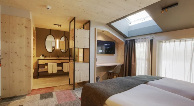 Двухместный семейный номер Standard с балконом Hotel Derby