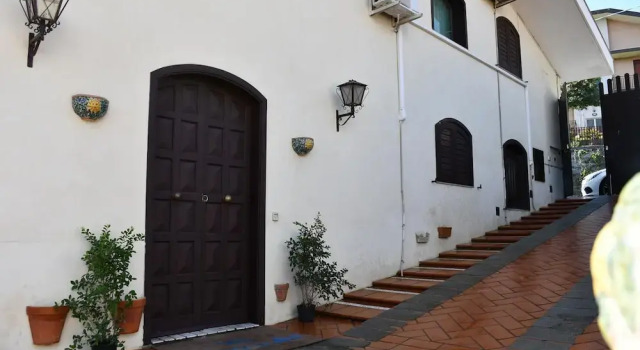 House with 5 Bedrooms in Acireale, with Wonderful Sea View, Furnished Terrace And Wifi - 7 Km From the Beach, Book Vacation Home Hotels in Sicily with Parking, Parking
