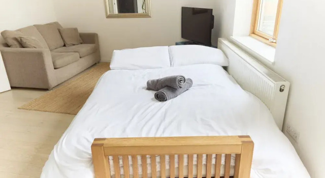 Stunning 1-bed Apartment in London, Забронировать Апартаменты/квартира Отели Лондона с парковкой, рядом с Музей диковин Виктора Винда, Парковка