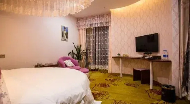 Anmen Phoenix Yipin Business Hotel, Prenota Hotel Hotel a Anhui con parcheggio, Parcheggio