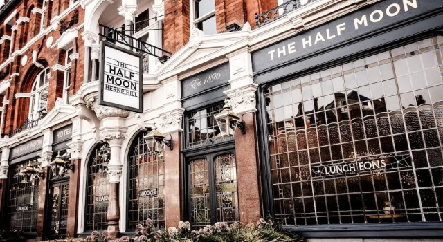 Half Moon, Rezervați Hotel Southwark Londra