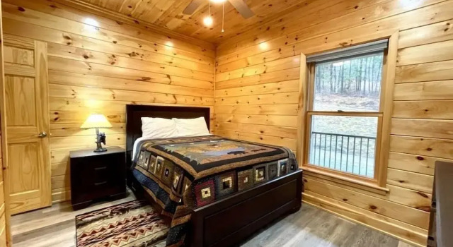 Номер Standard Peaceful family cabin near fishing with over 100 acres of mountain and field trails to explore! 2 Bedroom Cabin by RedAwning