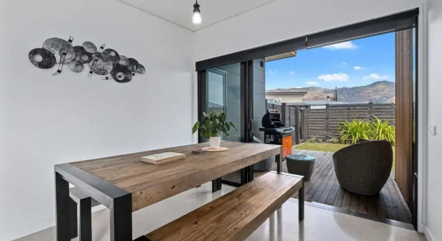 Sierra Oasis - Modern Wanaka Holiday Home