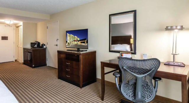 Четырёхместная студия Hilton Garden Inn Atlanta Airport North