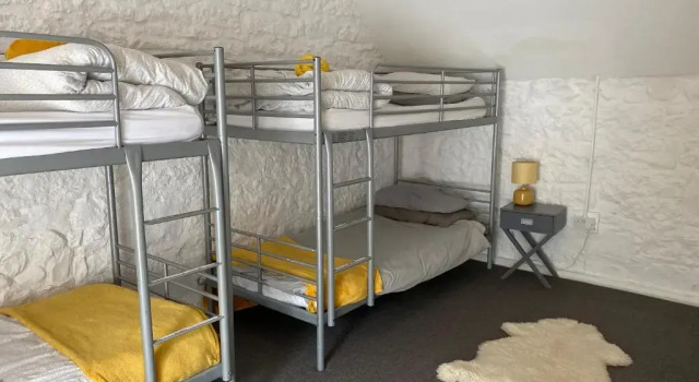 Кровать в общем номере Hartfield House Hostel