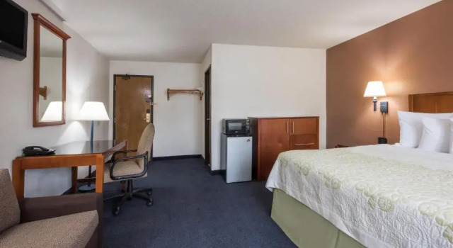 Номер Business Days Inn Greenfield