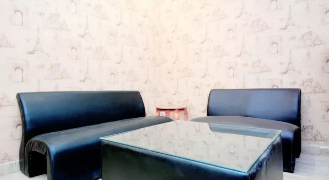 Oyo 39569 Hotel Lazeeno, Varaa Hotelli Zirakpur Haryana