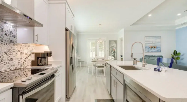 Коттедж Bright Foley Home w/ Patio - 7 Mi to Wharf & Beach