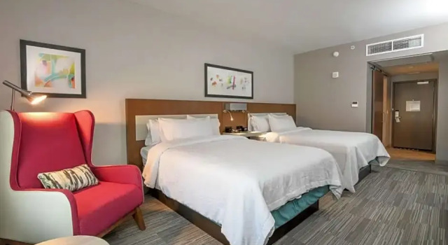 Четырёхместный номер Premium Hilton Garden Inn Cincinnati Midtown