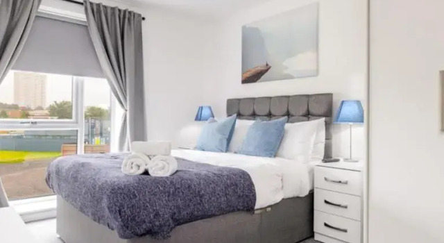 Апартаменты Modern Inn 5 Star Luxury 2 Bedroom Apartment in City Centre with Car Park