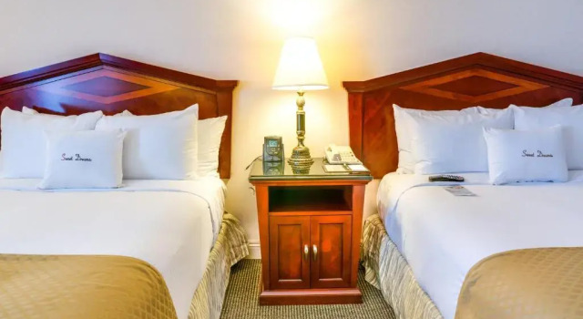 Четырёхместный номер Deluxe DoubleTree by Hilton Torrance - South Bay