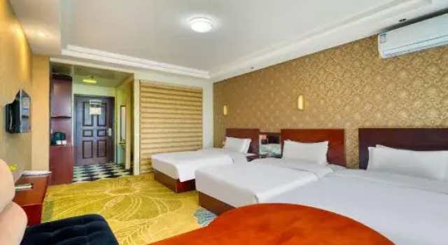 Кровать в общем номере (мужской номер) Wanmao Business Hotel