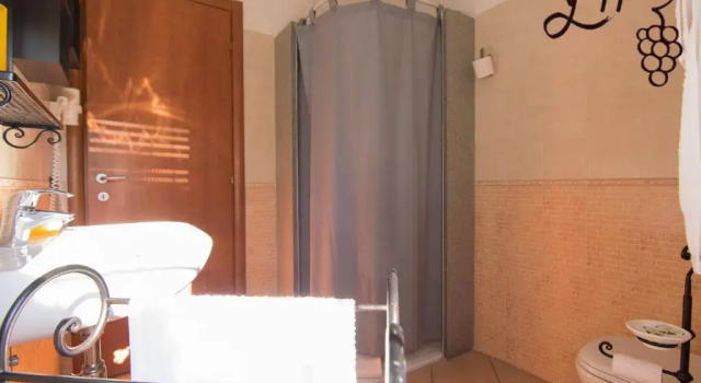 B&b Il grappolo Foresteria Lombarda, Забронировать Отель «постель и завтрак» Отели Лугана-ди-Сирмионе с парковкой, Парковка