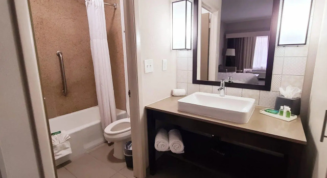 Четырёхместный номер Standard Holiday Inn El Paso West   Sunland Park by IHG