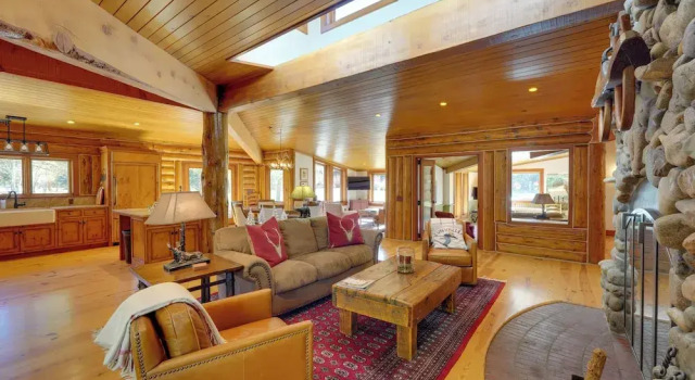 Sun Valley Log Home w/ Hot Tub & Mtn Views!, Rezerwuj Dom wakacyjny Ketchum Sun Valley