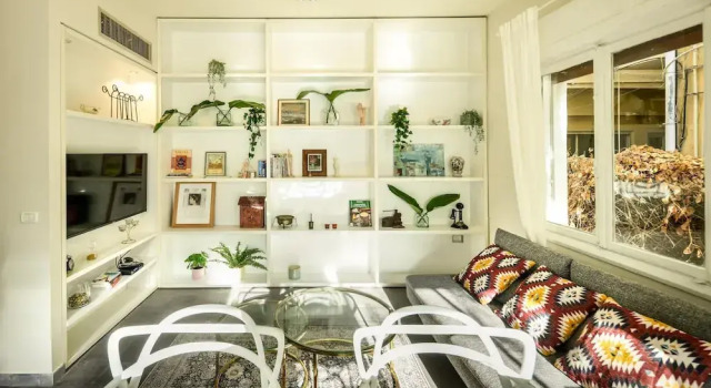 Апартаменты Serene Retreat with Lush Garden by Sea N Rent