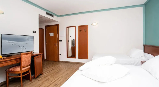 Трёхместный номер Standard с балконом Crabun Hotel