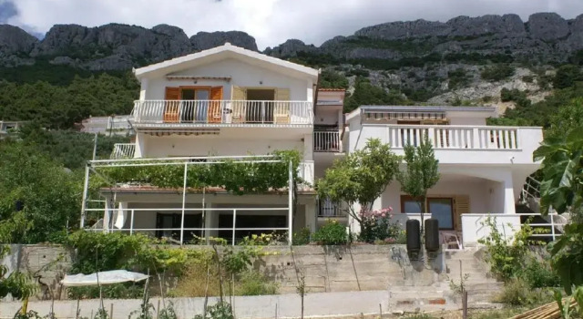 Apartments Niko - 50m from beach, Rezerwuj Apartament Hotele w Split-Dalmatia County z parkingiem, Parking