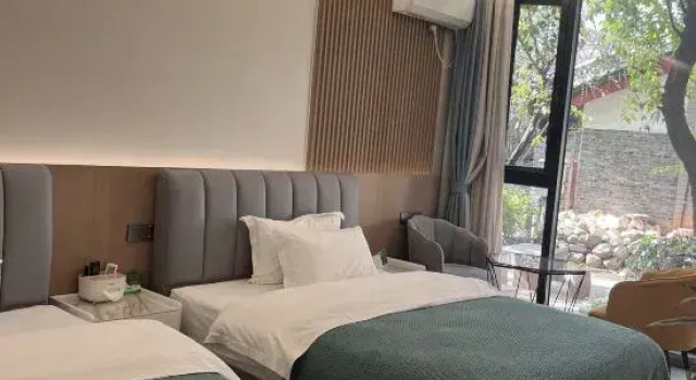 Люкс Deluxe Chuxiong Qile Homestay (Yi Ancient Town)