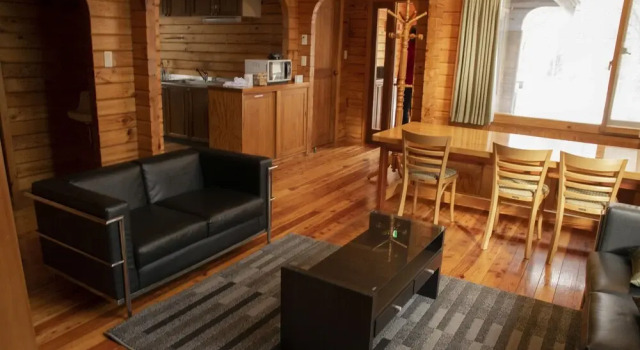 Yamaga Chalet, Buchen Sie Chalet Hotels in Koshinetsu mit Parkplatz, Parkplätze